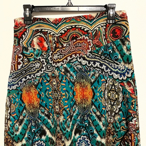 Beige by Eci Size Medium Bold Print Flowy Maxi Skirt - Picture 7 of 7